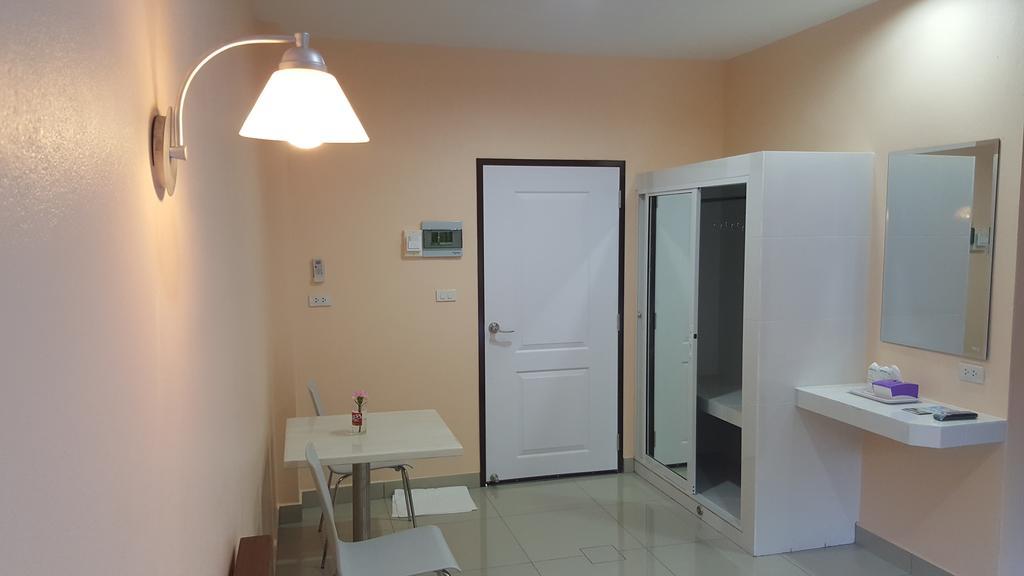 Jirasin Hotel & Apartment Ranong Quarto foto