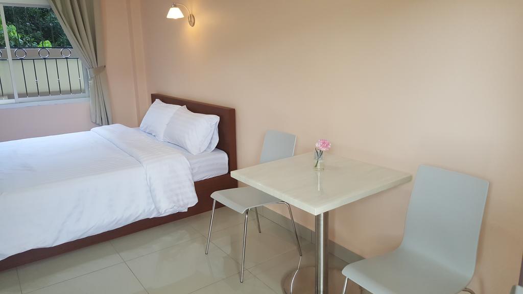 Jirasin Hotel & Apartment Ranong Quarto foto